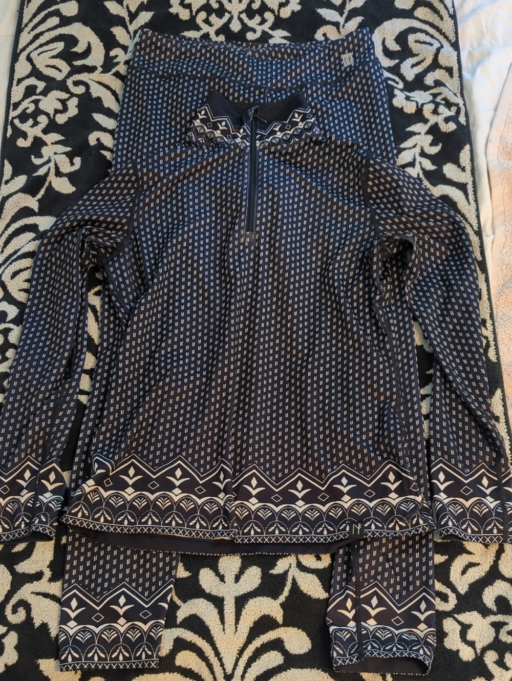 Neve Black and White Patterned Quarter-Zip Pullover + Pants Set Size M